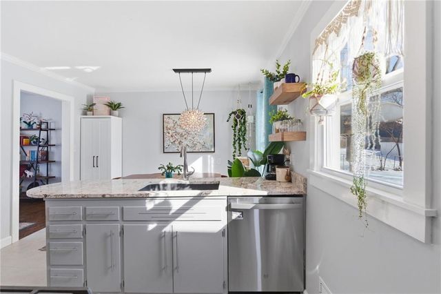 8515 W 69th Terrace, Overland Park, KS 66204