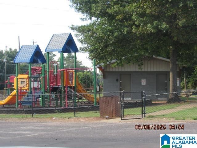 2516 22ND STREET SW, Hueytown, AL 35023
