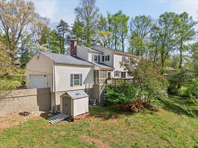 690 Valley Forge Rd, Cookeville, TN 38501