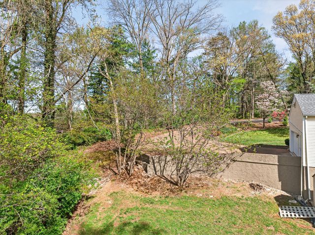 690 Valley Forge Rd, Cookeville, TN 38501