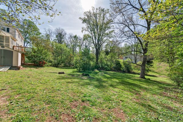 690 Valley Forge Rd, Cookeville, TN 38501