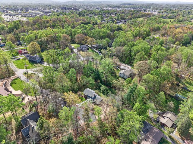 690 Valley Forge Rd, Cookeville, TN 38501