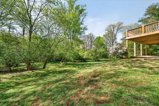 690 Valley Forge Rd, Cookeville, TN 38501