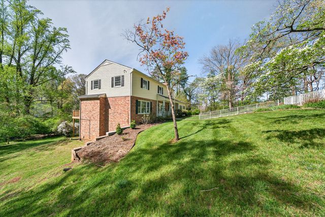 690 Valley Forge Rd, Cookeville, TN 38501
