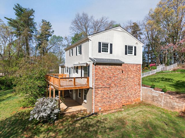 690 Valley Forge Rd, Cookeville, TN 38501