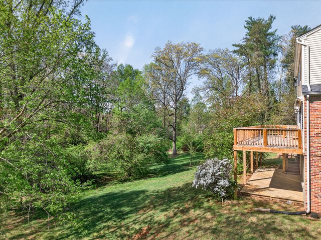 690 Valley Forge Rd, Cookeville, TN 38501