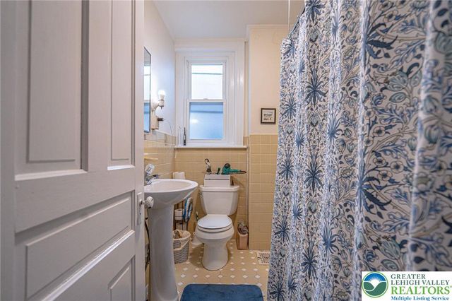 1417 Lorain Avenue, Bethlehem City, PA 18018