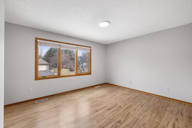 16605 21st Avenue N, Plymouth, MN 55447