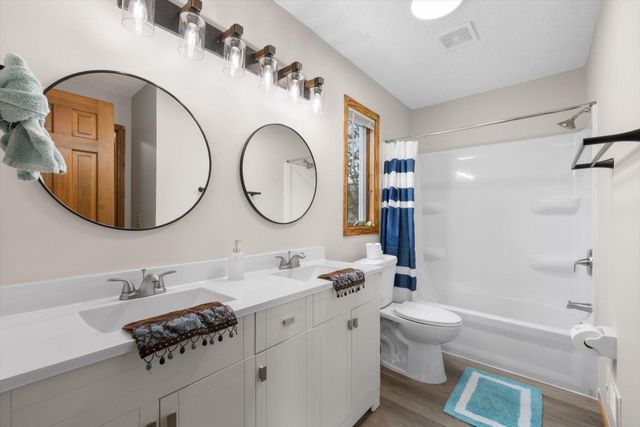 16605 21st Avenue N, Plymouth, MN 55447