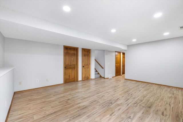 16605 21st Avenue N, Plymouth, MN 55447