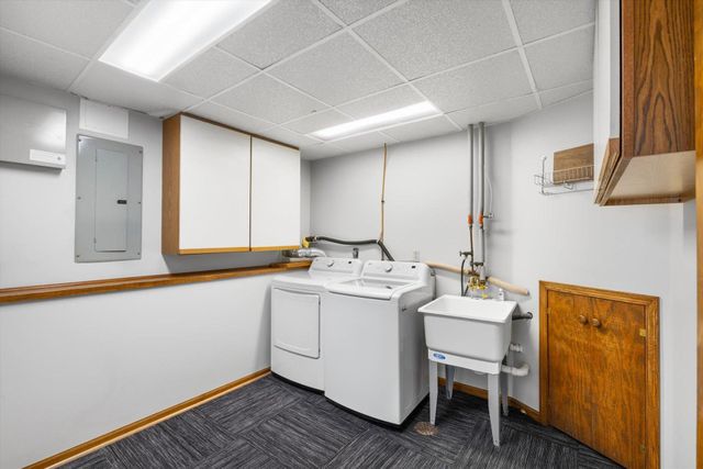 16605 21st Avenue N, Plymouth, MN 55447