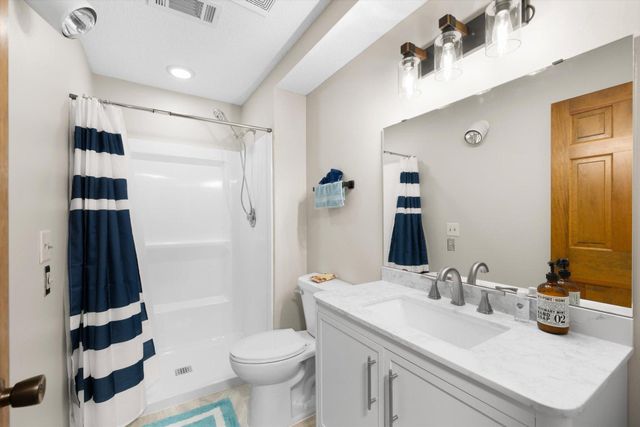 16605 21st Avenue N, Plymouth, MN 55447