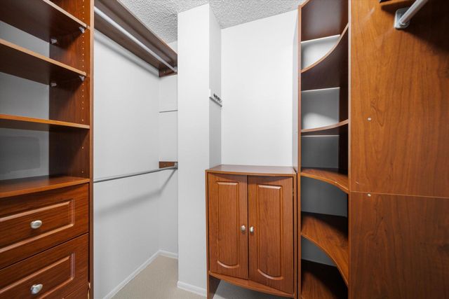 16605 21st Avenue N, Plymouth, MN 55447