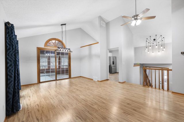 16605 21st Avenue N, Plymouth, MN 55447