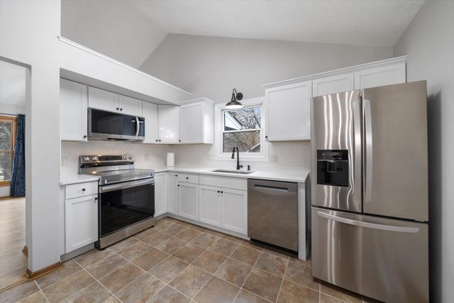 16605 21st Avenue N, Plymouth, MN 55447