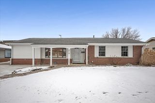 210 Brookhaven Drive, Elk Grove Village, IL 60007