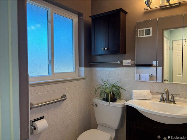 8515 Meadowlark Dr, Lakewood, CO 80226