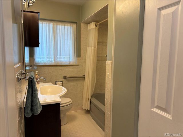 8515 Meadowlark Dr, Lakewood, CO 80226