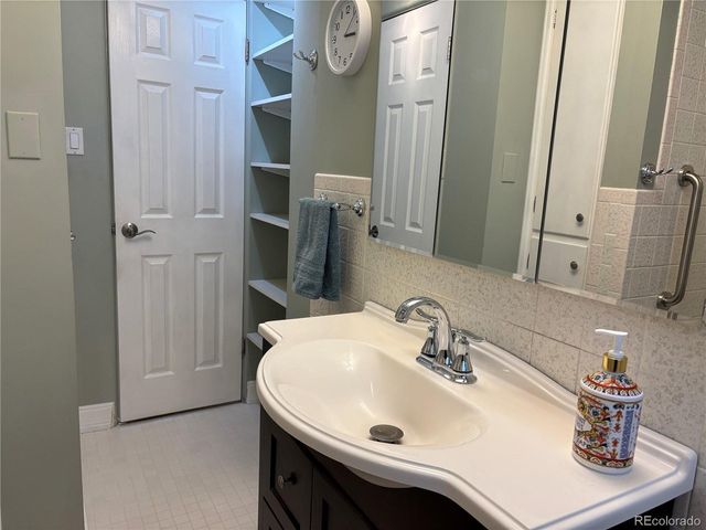 8515 Meadowlark Dr, Lakewood, CO 80226