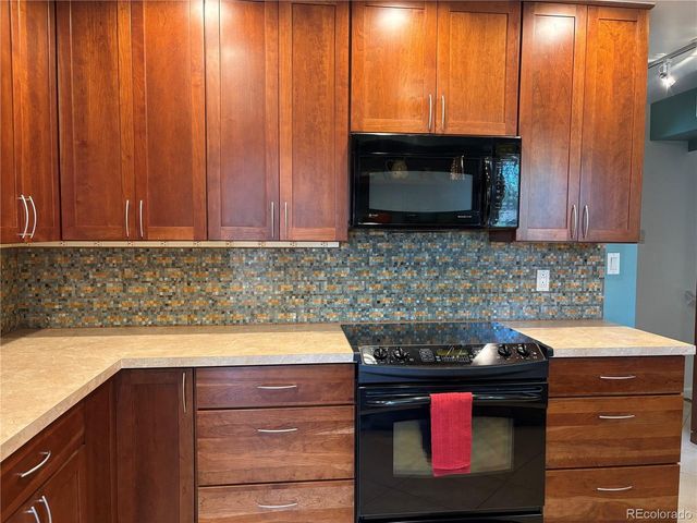 8515 Meadowlark Dr, Lakewood, CO 80226