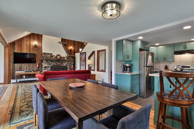 208 Great Hawk Road, Rochester, VT 05767