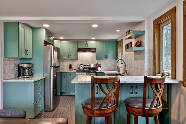 208 Great Hawk Road, Rochester, VT 05767