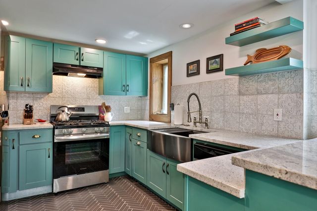 208 Great Hawk Road, Rochester, VT 05767