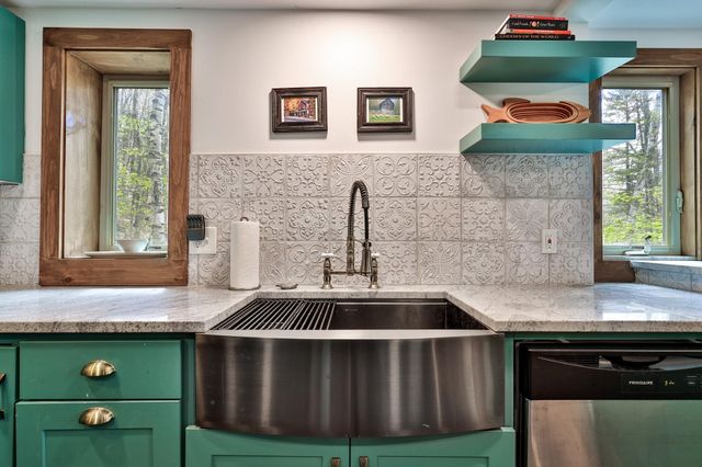 208 Great Hawk Road, Rochester, VT 05767