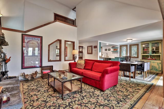 208 Great Hawk Road, Rochester, VT 05767