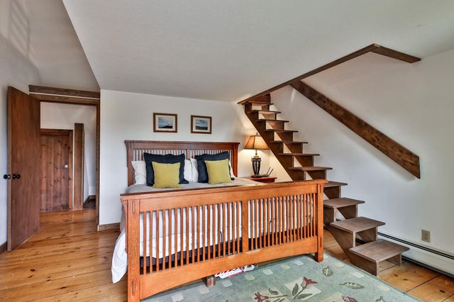 208 Great Hawk Road, Rochester, VT 05767