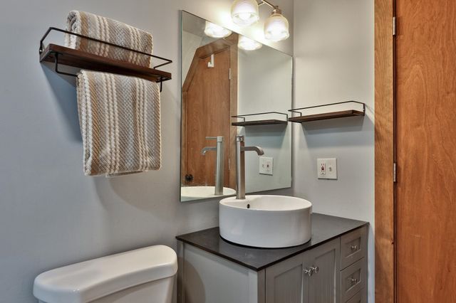 208 Great Hawk Road, Rochester, VT 05767