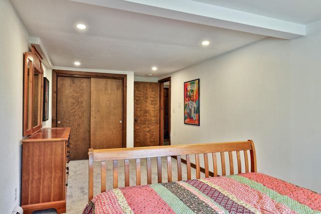 208 Great Hawk Road, Rochester, VT 05767