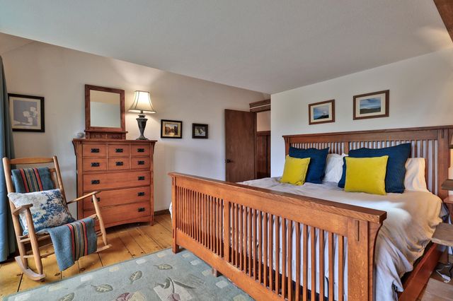 208 Great Hawk Road, Rochester, VT 05767