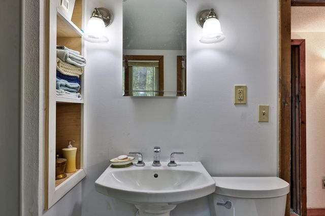 208 Great Hawk Road, Rochester, VT 05767