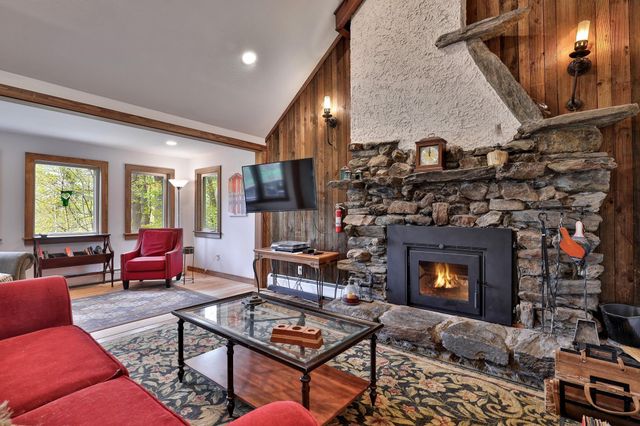 208 Great Hawk Road, Rochester, VT 05767