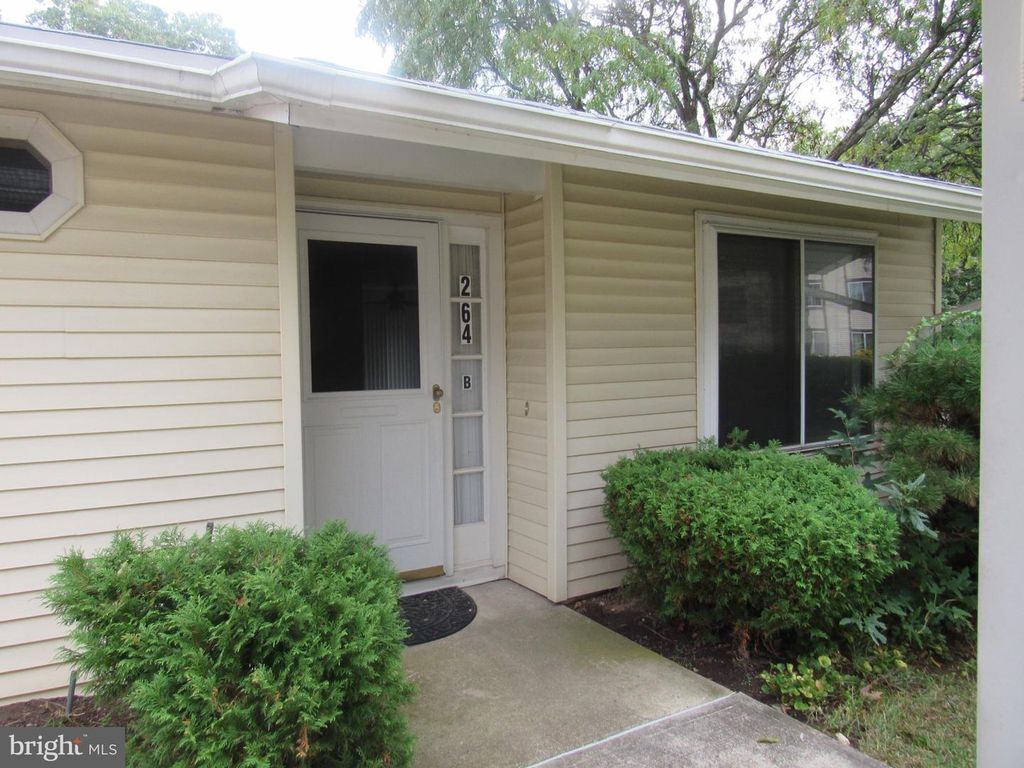 264-B CROSSE DR, MONROE TOWNSHIP, NJ 08831 — photo 2