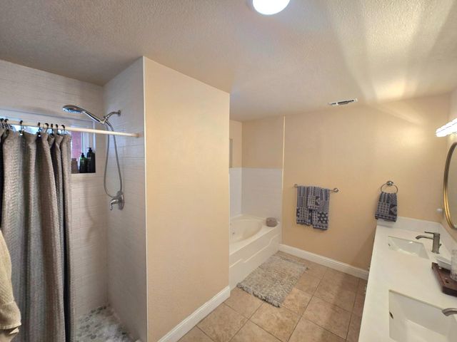 16448 Monreal Road, Madera, CA 93636