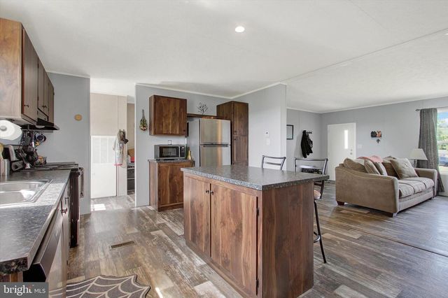 2120 STAUFFER RD, Seven Valleys, PA 17360