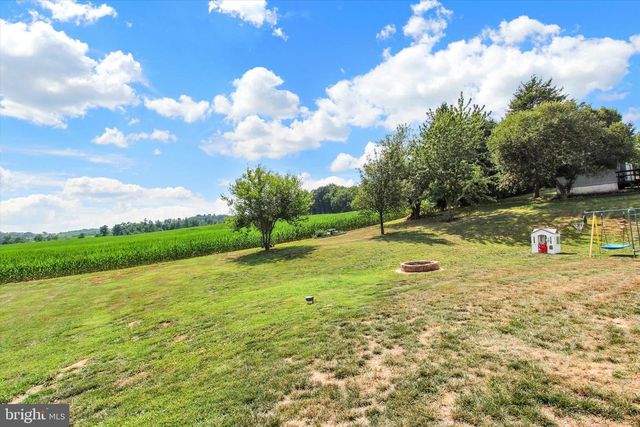 2120 STAUFFER RD, Seven Valleys, PA 17360