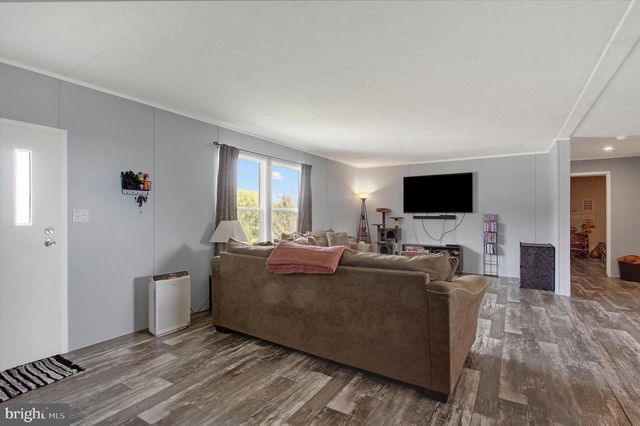 2120 STAUFFER RD, Seven Valleys, PA 17360