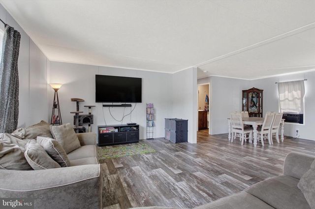 2120 STAUFFER RD, Seven Valleys, PA 17360