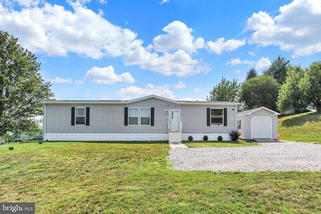 2120 STAUFFER RD, Seven Valleys, PA 17360