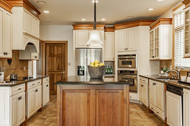 5846 E Fall Creek Parkway North Drive, Indianapolis, IN 46226