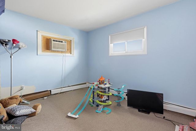 79 AUTUMN LN, Levittown, PA 19055