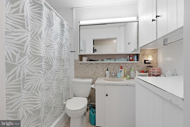 79 AUTUMN LN, Levittown, PA 19055