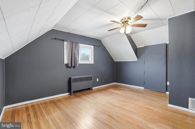 79 AUTUMN LN, Levittown, PA 19055