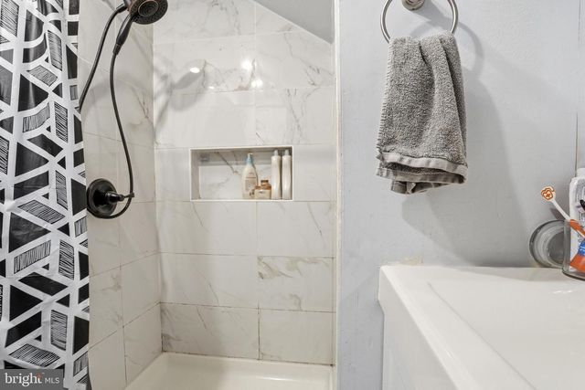 79 AUTUMN LN, Levittown, PA 19055