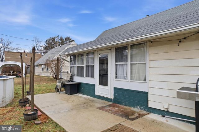 79 AUTUMN LN, Levittown, PA 19055