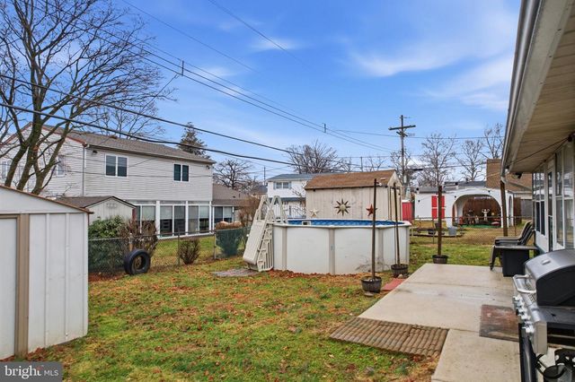 79 AUTUMN LN, Levittown, PA 19055