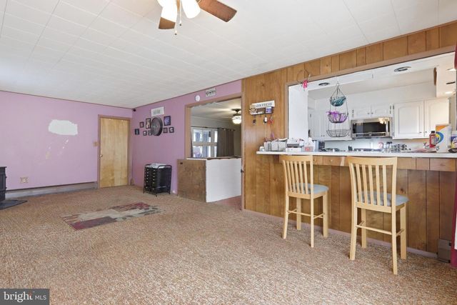 79 AUTUMN LN, Levittown, PA 19055